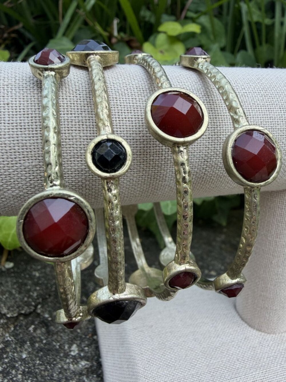 Set of 4 Hammered Gold Bangle Bracelet Set Red Black Faceted Stones Stackable